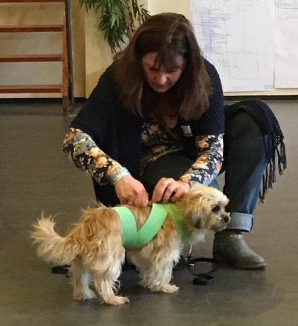 Moniek met een hond