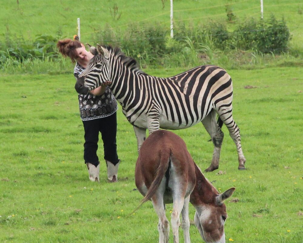 Moniek met een zebra